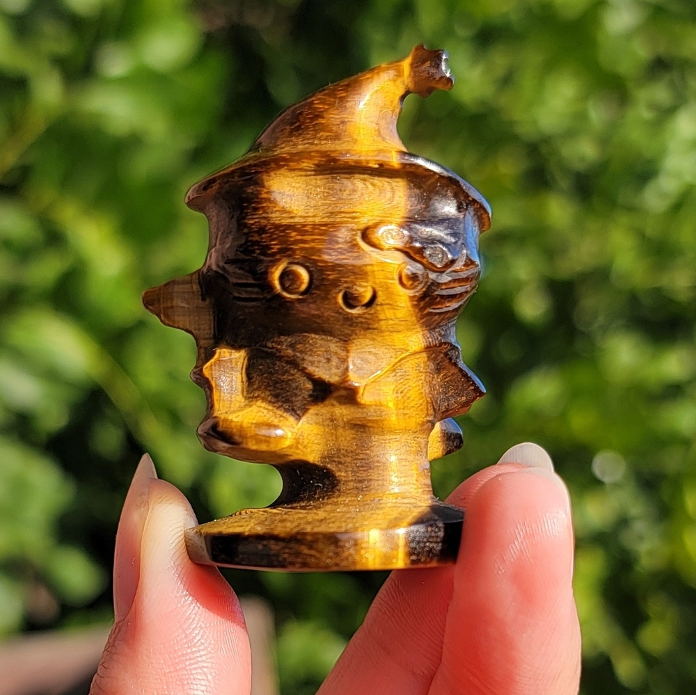 NEW TIGER'S EYES WIZARD KITTY CARVING